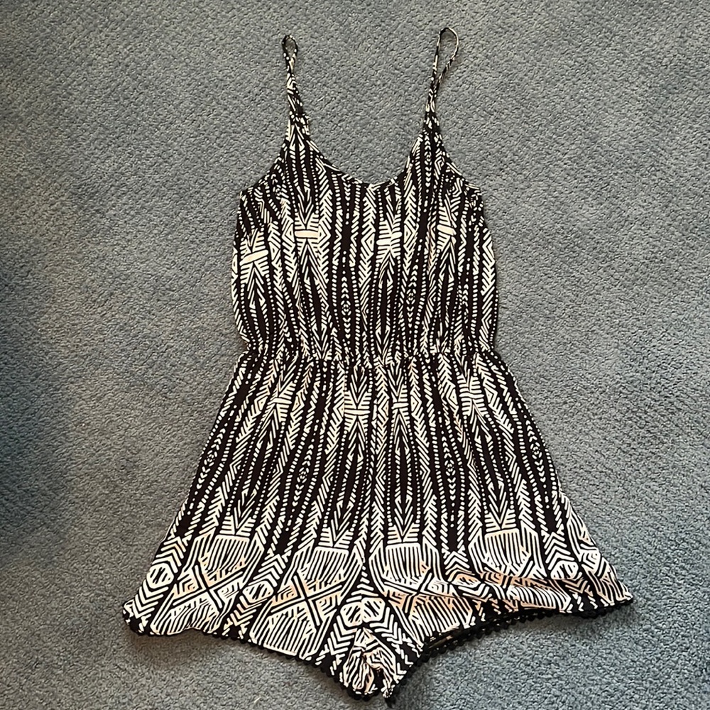 MOSSIMO SUPPLY CO. Romper Size S